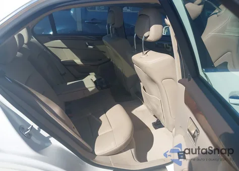 2011 Mercedes-Benz E 350 4Matic z USA, uszkodzony, nr VIN WDDHF8HB3BA411577